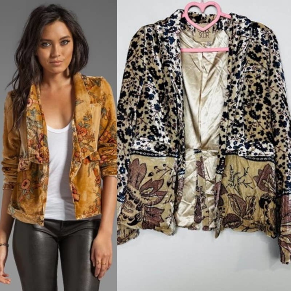Chaser Floral Velvet Blazer in Navy and Cream